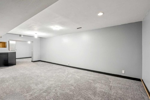 4819 Rundlewood Drive Ne, Calgary, AB - Indoor Photo Showing Other Room