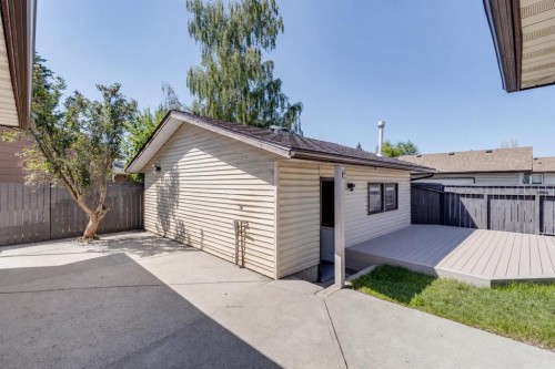 4819 Rundlewood Drive Ne, Calgary, AB - Outdoor With Exterior