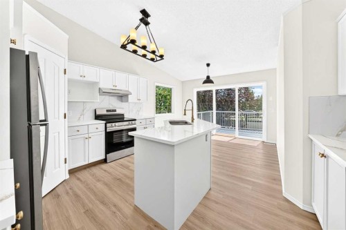 152 Harvest Park Terrace Ne, Calgary, AB - Indoor Photo Showing Kitchen With Upgraded Kitchen