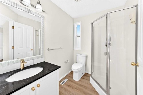 152 Harvest Park Terrace Ne, Calgary, AB - Indoor Photo Showing Bathroom