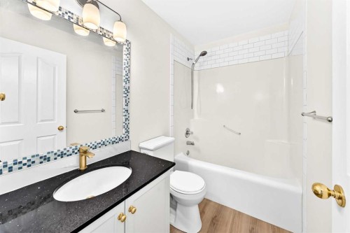 152 Harvest Park Terrace Ne, Calgary, AB - Indoor Photo Showing Bathroom