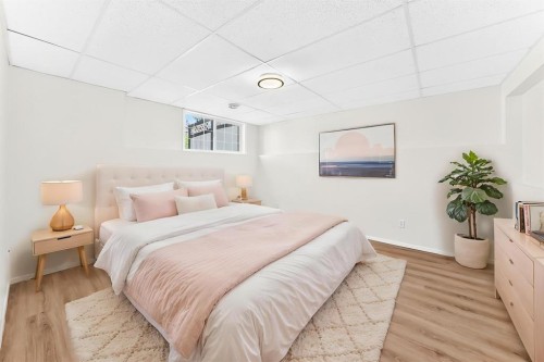 152 Harvest Park Terrace Ne, Calgary, AB - Indoor Photo Showing Bedroom
