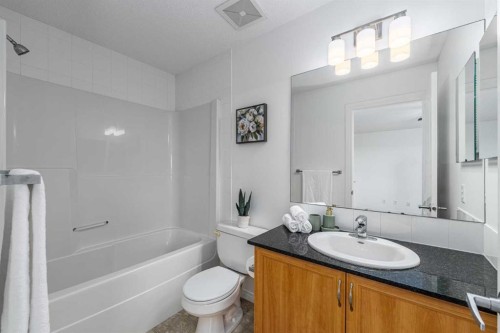 15 Panora Square Nw, Calgary, AB - Indoor Photo Showing Bathroom