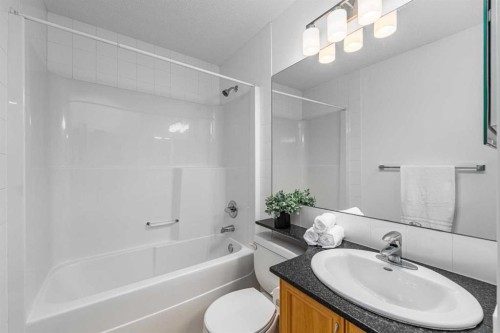15 Panora Square Nw, Calgary, AB - Indoor Photo Showing Bathroom