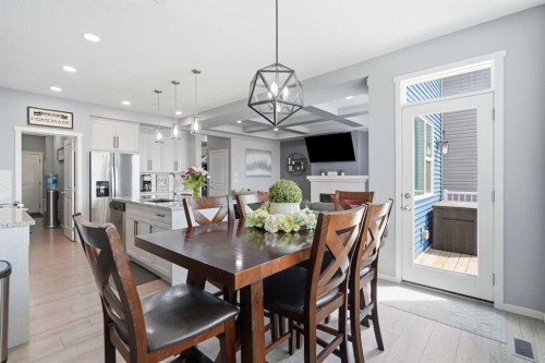 206 Lucas Crescent Nw, Calgary, AB - Indoor Photo Showing Dining Room