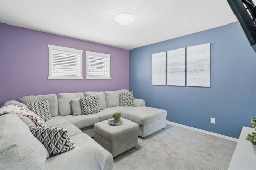 206 Lucas Crescent Nw, Calgary, AB - Indoor Photo Showing Living Room