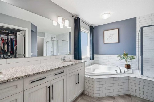 206 Lucas Crescent Nw, Calgary, AB - Indoor Photo Showing Bathroom
