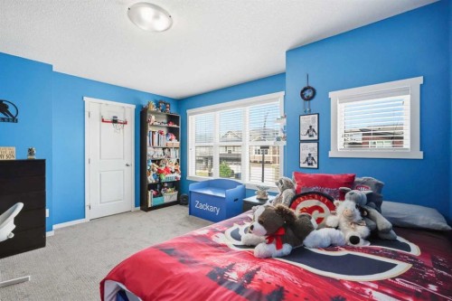 206 Lucas Crescent Nw, Calgary, AB - Indoor Photo Showing Bedroom