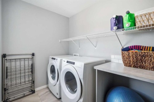 206 Lucas Crescent Nw, Calgary, AB - Indoor Photo Showing Laundry Room