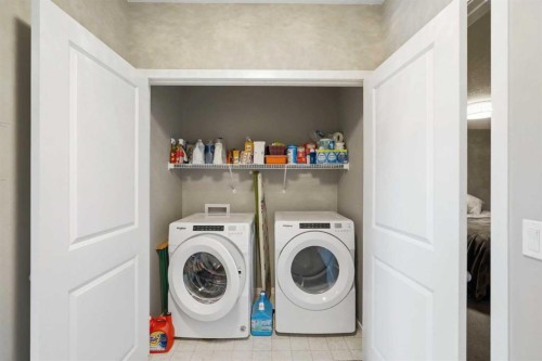 206 Lucas Crescent Nw, Calgary, AB - Indoor Photo Showing Laundry Room