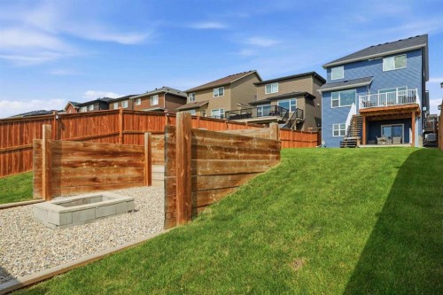 206 Lucas Crescent Nw, Calgary, AB - Outdoor