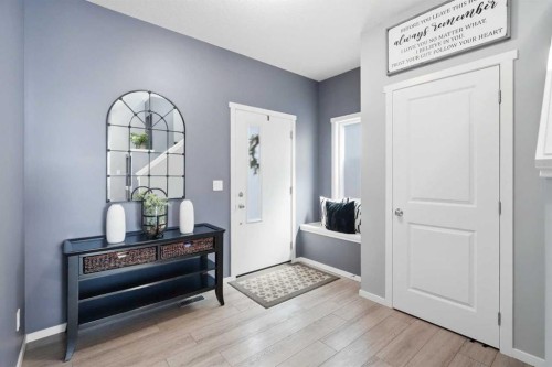 206 Lucas Crescent Nw, Calgary, AB - Indoor Photo Showing Other Room