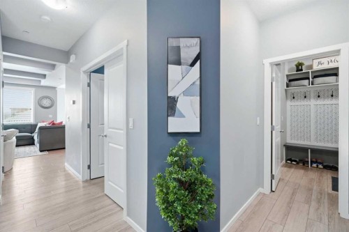 206 Lucas Crescent Nw, Calgary, AB - Indoor Photo Showing Other Room