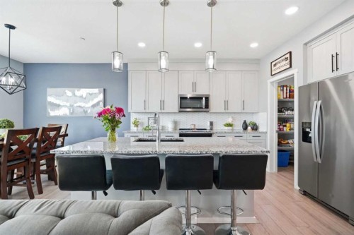 206 Lucas Crescent Nw, Calgary, AB - Indoor Photo Showing Kitchen With Upgraded Kitchen