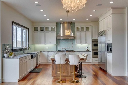 25 Aspenshire Close Sw, Calgary, AB - Indoor Photo Showing Kitchen With Upgraded Kitchen