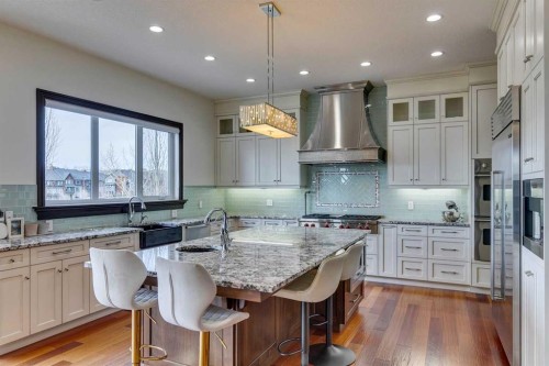 25 Aspenshire Close Sw, Calgary, AB - Indoor Photo Showing Kitchen With Upgraded Kitchen