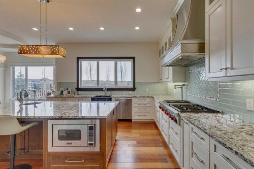 25 Aspenshire Close Sw, Calgary, AB - Indoor Photo Showing Kitchen With Upgraded Kitchen