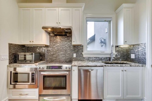 25 Aspenshire Close Sw, Calgary, AB - Indoor Photo Showing Kitchen With Upgraded Kitchen