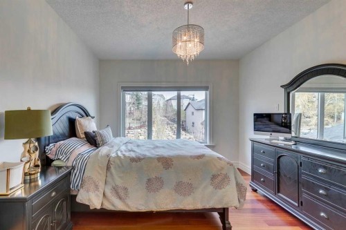 25 Aspenshire Close Sw, Calgary, AB - Indoor Photo Showing Bedroom