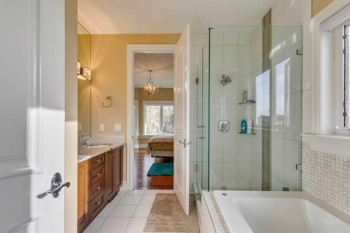 25 Aspenshire Close Sw, Calgary, AB - Indoor Photo Showing Bathroom