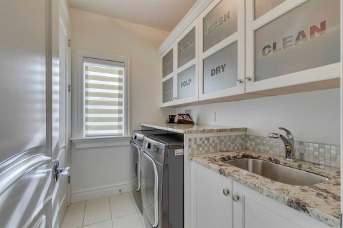 25 Aspenshire Close Sw, Calgary, AB - Indoor Photo Showing Laundry Room