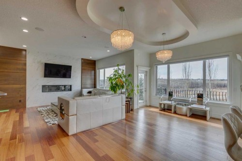 25 Aspenshire Close Sw, Calgary, AB - Indoor Photo Showing Living Room