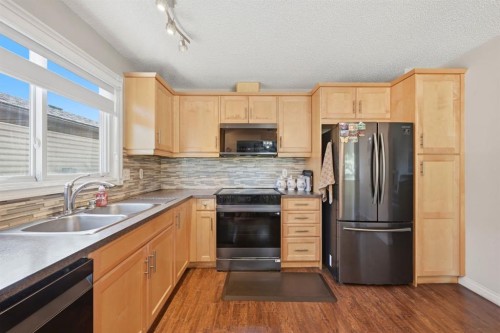 4 Fallswater Road Ne, Calgary, AB - Indoor Photo Showing Kitchen With Double Sink