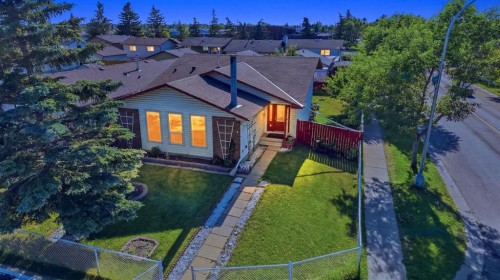 4 Fallswater Road Ne, Calgary, AB - Outdoor