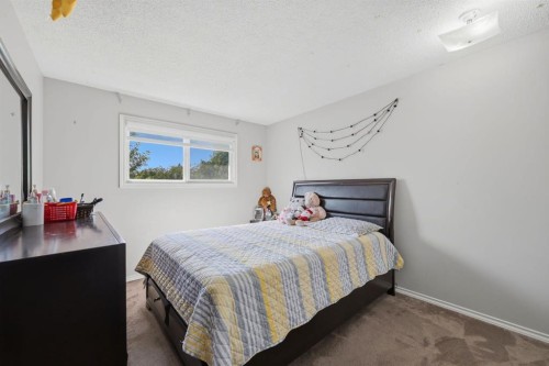 4 Fallswater Road Ne, Calgary, AB - Indoor Photo Showing Bedroom