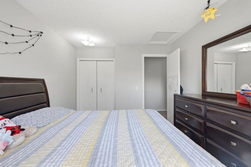 4 Fallswater Road Ne, Calgary, AB - Indoor Photo Showing Bedroom