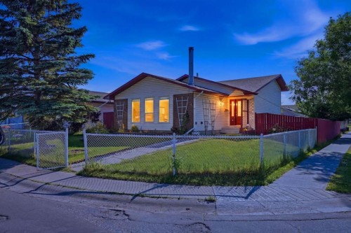 4 Fallswater Road Ne, Calgary, AB - Outdoor