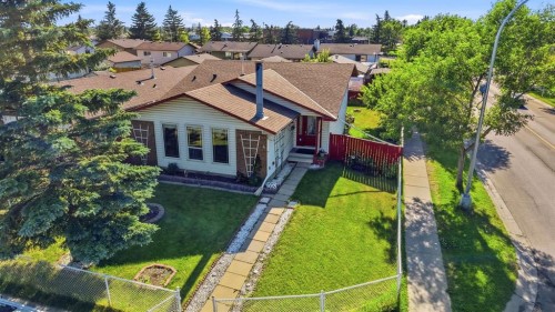 4 Fallswater Road Ne, Calgary, AB - Outdoor