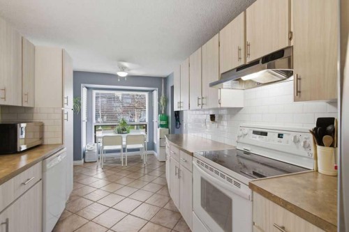 96 Abberfield Crescent Ne, Calgary, AB - Indoor Photo Showing Kitchen