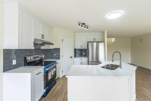 30 Somerside Manor Sw, Calgary, AB 