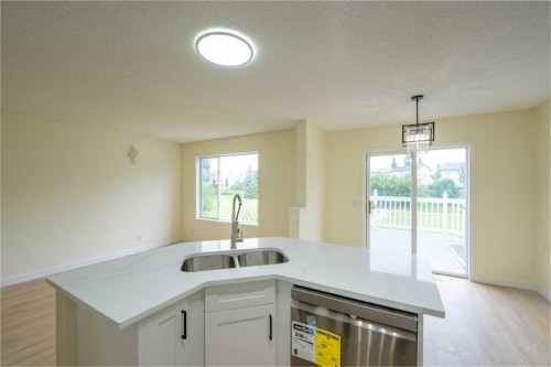 30 Somerside Manor Sw, Calgary, AB 