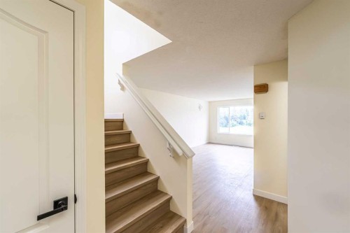 30 Somerside Manor Sw, Calgary, AB 