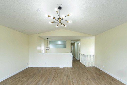 30 Somerside Manor Sw, Calgary, AB 