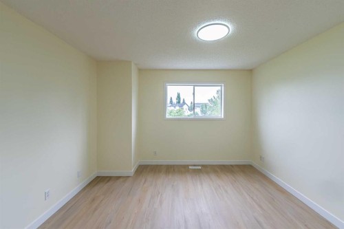 30 Somerside Manor Sw, Calgary, AB 