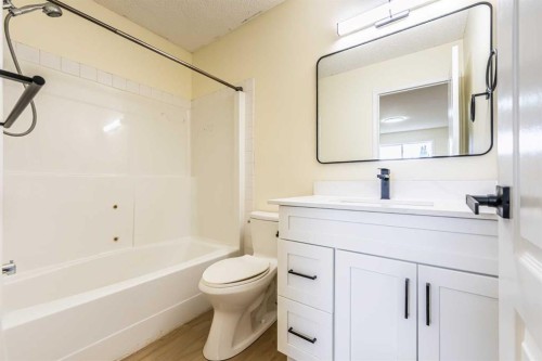 30 Somerside Manor Sw, Calgary, AB 