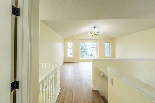 30 Somerside Manor Sw, Calgary, AB 