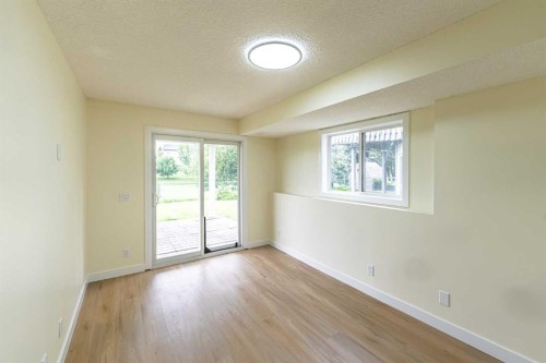 30 Somerside Manor Sw, Calgary, AB 