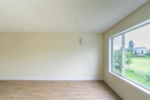 30 Somerside Manor Sw, Calgary, AB 