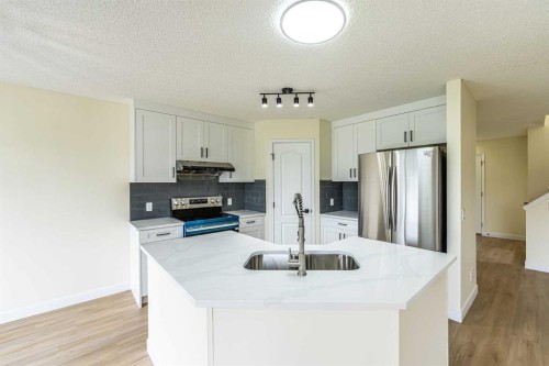 30 Somerside Manor Sw, Calgary, AB 