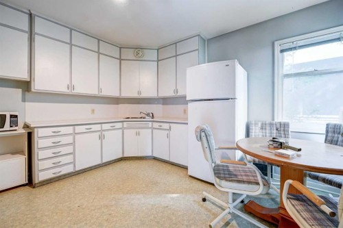 1917 Mountview Crescent Ne, Calgary, AB - Indoor Photo Showing Other Room