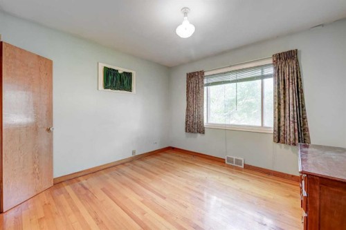 1917 Mountview Crescent Ne, Calgary, AB - Indoor Photo Showing Other Room