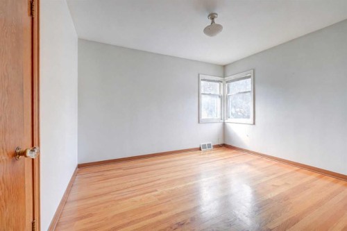 1917 Mountview Crescent Ne, Calgary, AB - Indoor Photo Showing Other Room