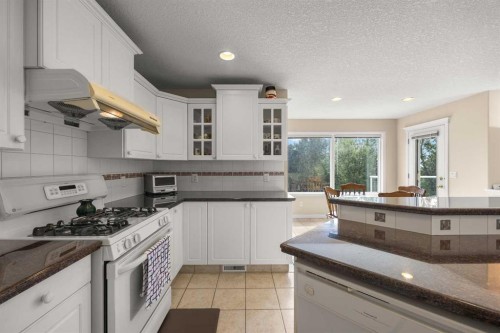 10413 Hamptons Boulevard Nw, Calgary, AB - Indoor Photo Showing Kitchen