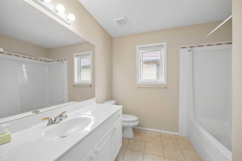 10413 Hamptons Boulevard Nw, Calgary, AB - Indoor Photo Showing Bathroom