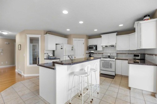 10413 Hamptons Boulevard Nw, Calgary, AB - Indoor Photo Showing Kitchen