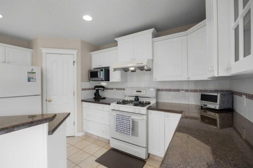 10413 Hamptons Boulevard Nw, Calgary, AB - Indoor Photo Showing Kitchen